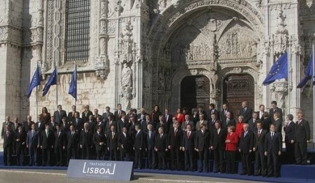 Gruppenfoto des Europäischen Rates anlässchlich des Vertrags von Lissabon. 
