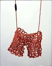 © MuseumsQuartier Wien Hose, aus Audiokabeln gestrickt