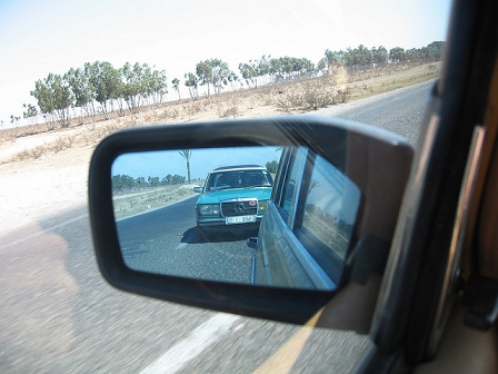 Mit dem Auto in der Sahara unterwegs, Seitenspiegel