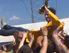 FM4 Reporter beim Crowdsurfen