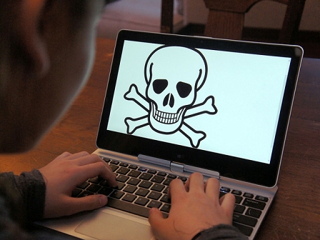 Laptop mit Totenkopf