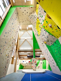 Kletterhalle mit Boulderbereich