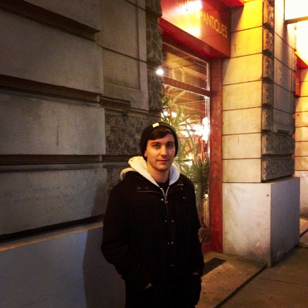 Gerard spaziert durch Wien.