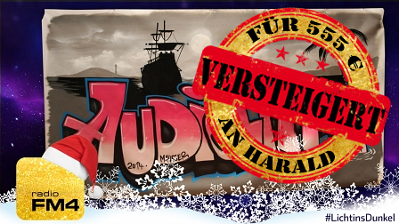 Ein Audiolith-Plakat, darüber ein Stempel, auf dem steht: "Für 555 Euro versteigert an Harald."