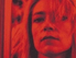 Kim Gordon ganz in rot