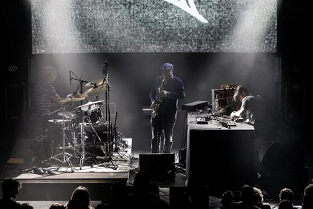 James Holden mit Band