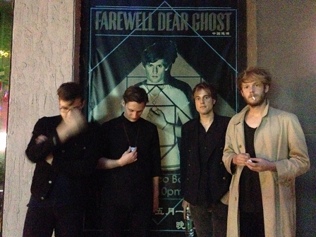 Farewell Dear Ghost vor ihrem eigenen Tourplakat