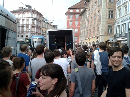 Parade für ein Recht auf Clubkultur zieht über den Grazer Hauptplatz