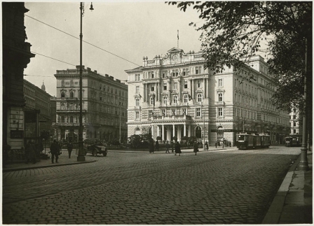 Das Hotel Metropole: erst Luxushotel, dann Gestapo-Hauptquartier, zuletzt gesprengt.