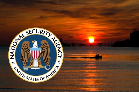 Ein Sonnenuntergang, links vorne das Logo der NSA.