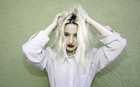 © Alice Baxley Du Blonde UK Musikerin Beth Jeans Houghton