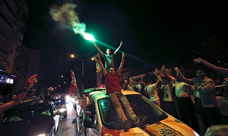 © APA/EPA/SEDAT SUNA Türken feiern auf der Straße nach der Wahl