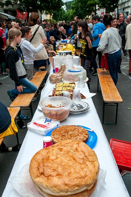 Protest ist auch immer ein bisschen party: es gibt essen und trinken