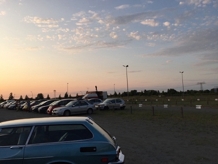 Parkplatz beim Autokino in Berlin