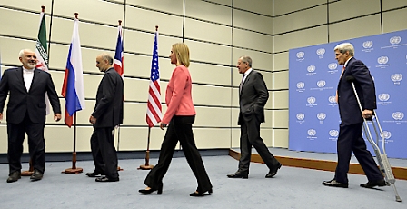 Iranian Foreign Minister Mohammad Javad Zarif, Iranian IAEO-Rep. Ali Akbar Salehi,EU Rep.  Federica Mogherini, Russian Foreign Secretary Sergej Lawrow, and US Secretary of State John Kerry