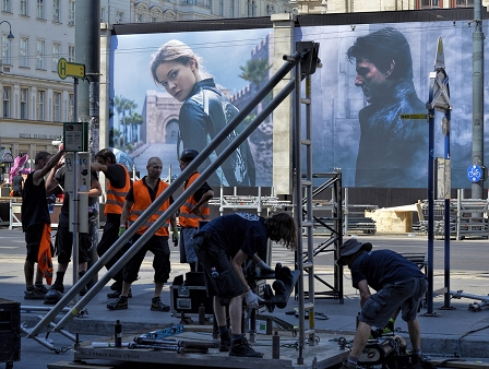 Aufbauarbeiten bei der Wiener Staatsoper, Plakat Mission Impossible V