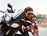 Tom Cruise auf einem Motorrad