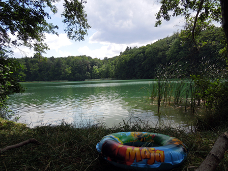 Schwimmreifen an Badesee