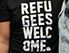 T-shirt mit "Refugees welcome" Aufschrift