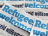 Zeitungen mit Titel: Refugees welcome