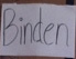 Schild mit der Aufschrift "Binden"