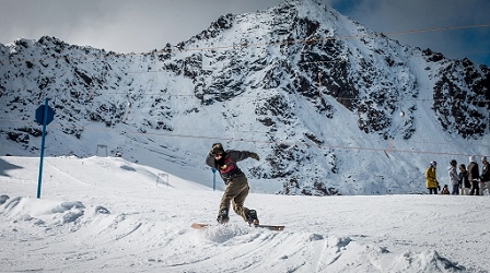 © Radio FM4 / Viktoria Waldegger Snowboarder beim Shredden im Park