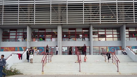 Treppen vor Gebäude