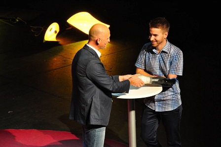 © TEDxVienna_Andy Wong Oskar Aszmann und Patient Patrick auf der TEDxVienna