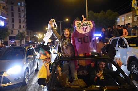 HDP-AnhängerInnen in einem Auto