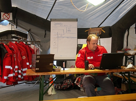 Einsatzleiter Robert Leitner in einem improvisierten Büro