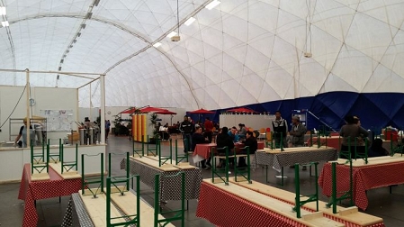 Flüchtlingsbetreuung in einem Hangar in Berlin Tempelhof.