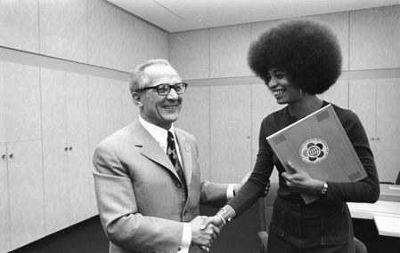 Angela Davis und Erich Honecker 1972