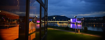 Blick vom Linzer Brucknerhaus auf die Donau