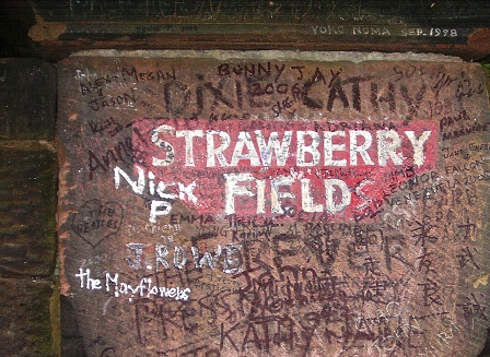 Schild "Strawberry Field" in Liverpool