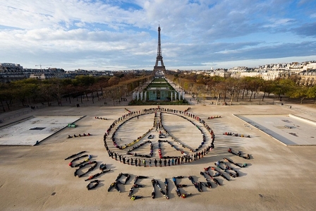 Klimaprotest am Champs de Mars in Paris