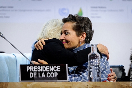 Figueres hugging