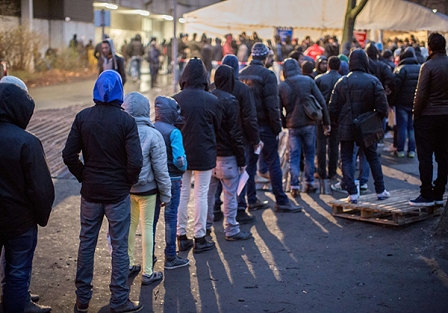 Warteschlange vor dem Lageso