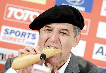 Marcel Koller mit Baguette