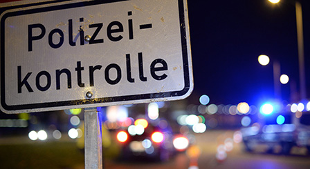 Schild "Polizeikontrolle"
