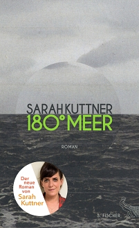 Das Cover zu Sarah Kuttners Roman zeigt das Meer und den Horizont und trägt einen Aufkleber mit Kuttners Porträt