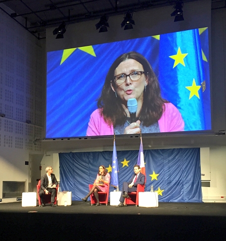 EU-Handeskommissarin Cecilia Malmström beui einer Diskussion mit Kritikern in Belgien