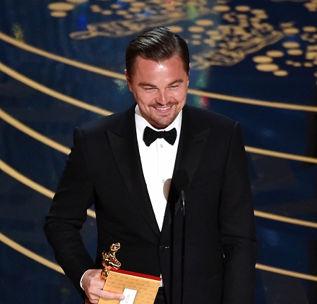 Leonardo DiCaprio gewinnt einen Oscar