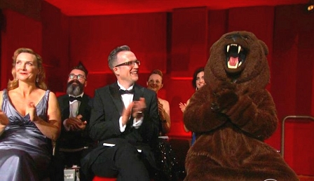 Bär aus The Revenant im Oscars-Publikum