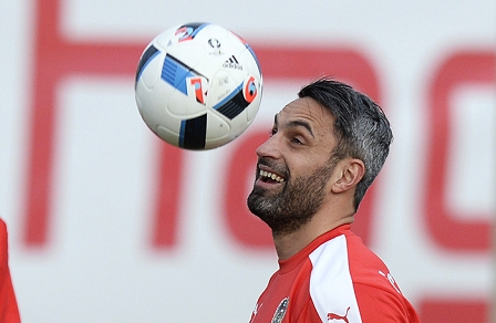 Ramazan Özcan mit Ball