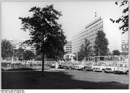 Das Verlagsgebäude "Neues Deutschland" in den 70er Jahren