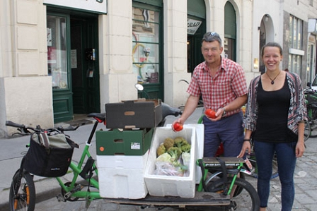 Andrea Beltrame und Walter Albrecht in Aktion beim Foodsaving