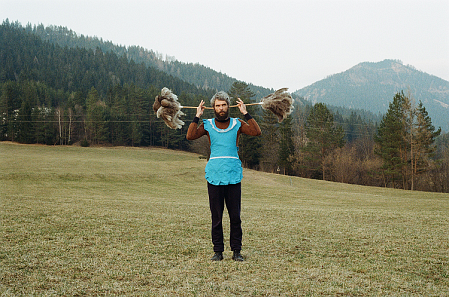 Stefan Frauenberger mit Staubwedeln in den Ohren