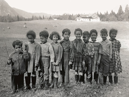 10 Kinder amerikanischer GIs in St. Jakob 1958