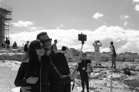 Touristen auf der Akropolis machen Selfies