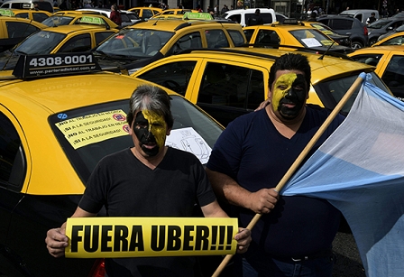 Taxifahrer in Buenos Aires demonstrieren geben Uber